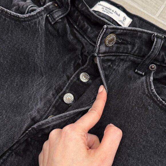 Abercrombie & Fitch The '90s Baggy Low Rise Jeans in Washed Black Denim Size 28 - Picture 5 of 15